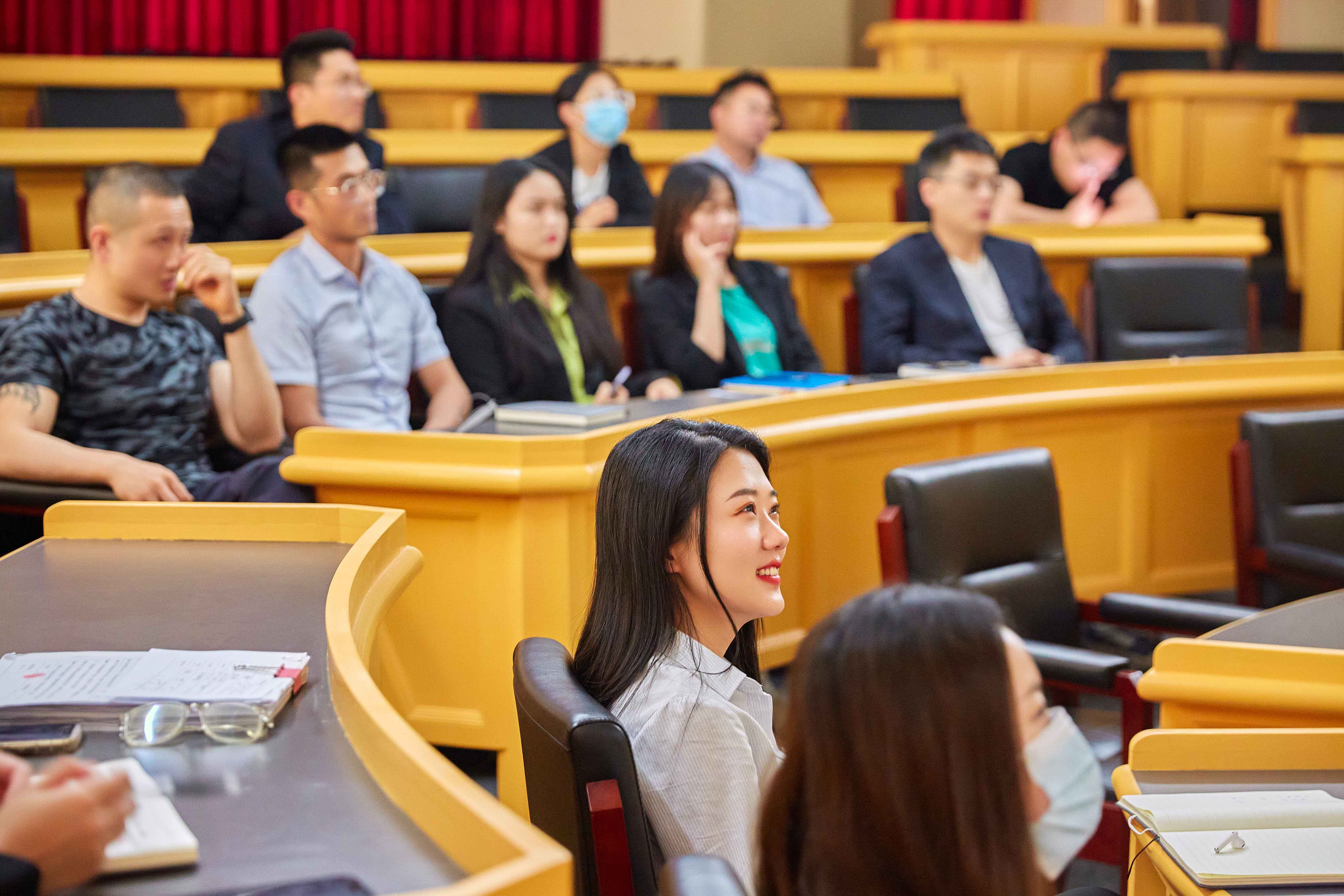 阳光正好，并肩前行